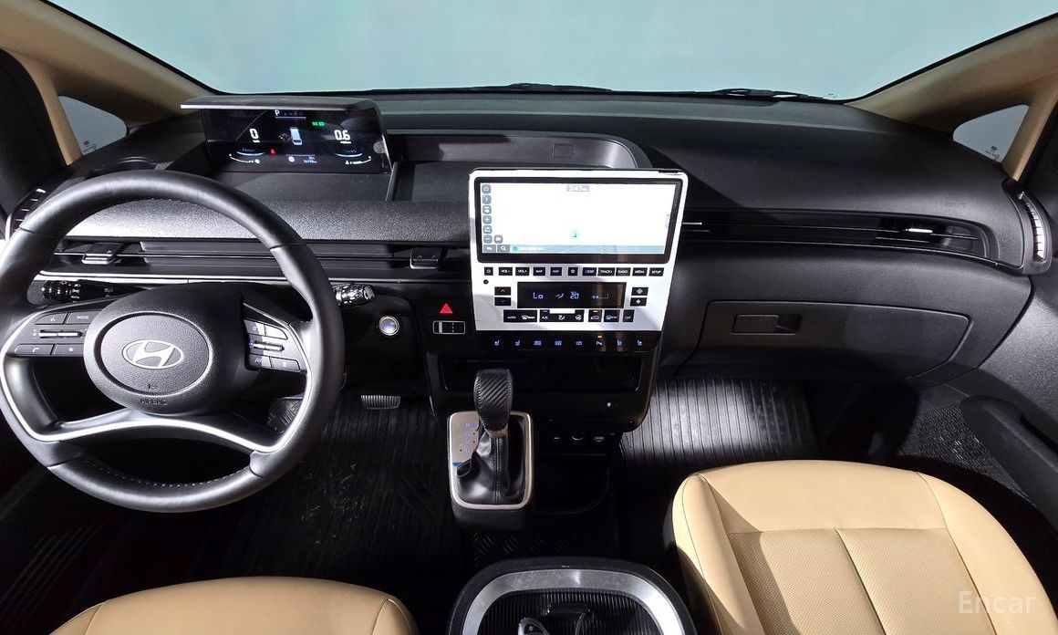 Hyundai Staria