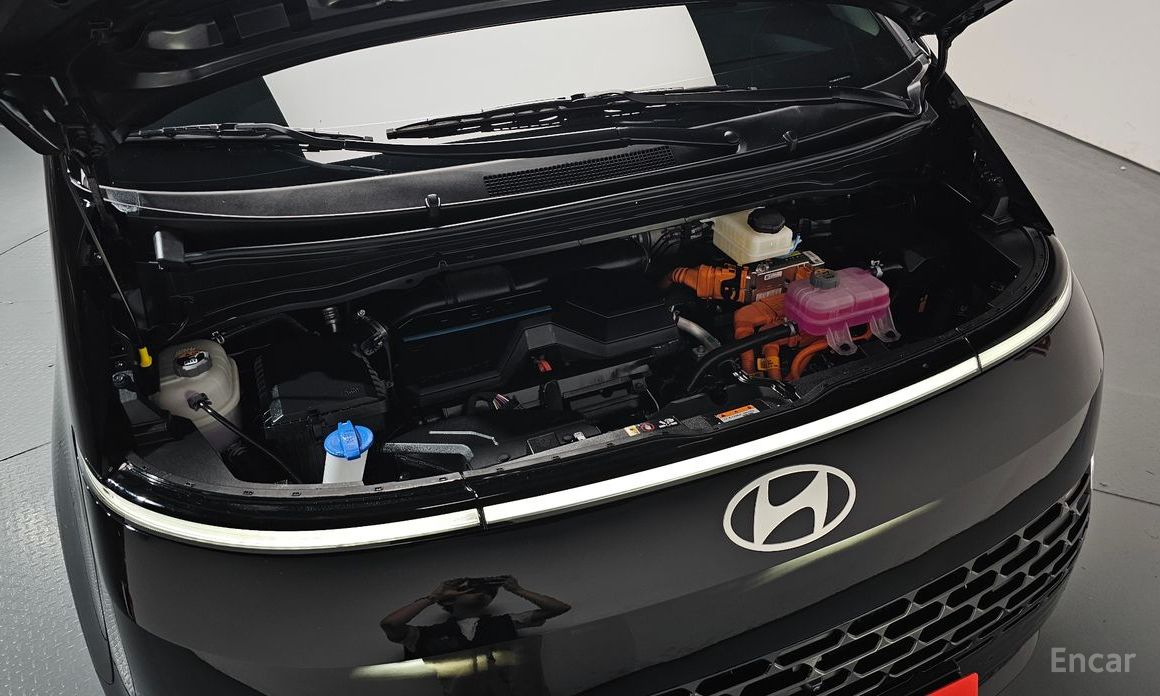  Hyundai Staria