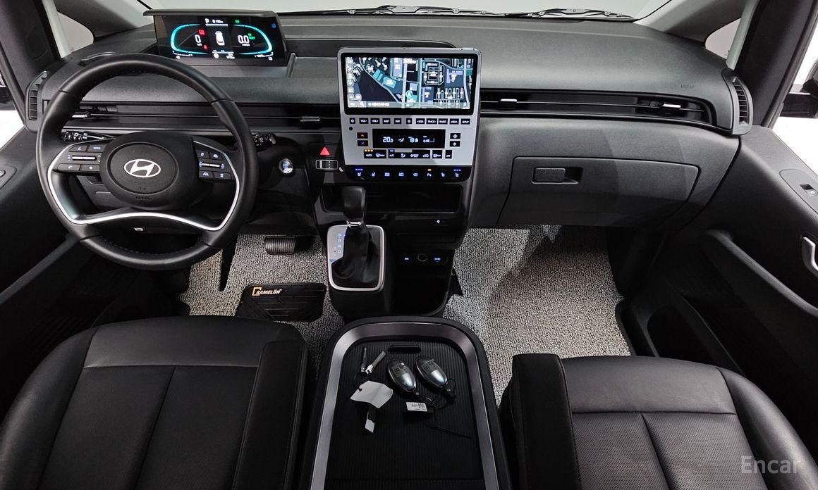  Hyundai Staria