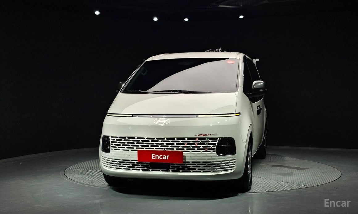  Hyundai Staria