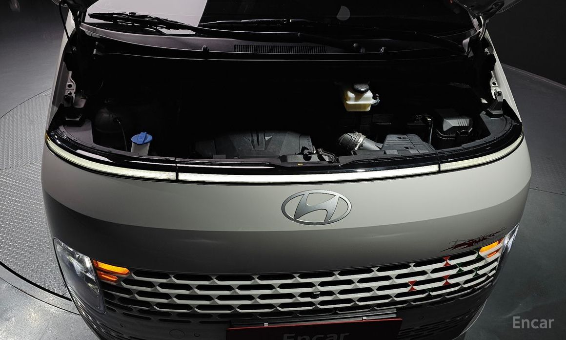  Hyundai Staria