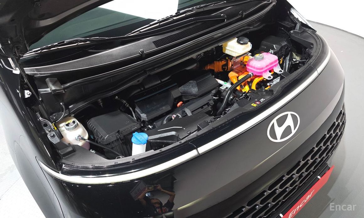  Hyundai Staria
