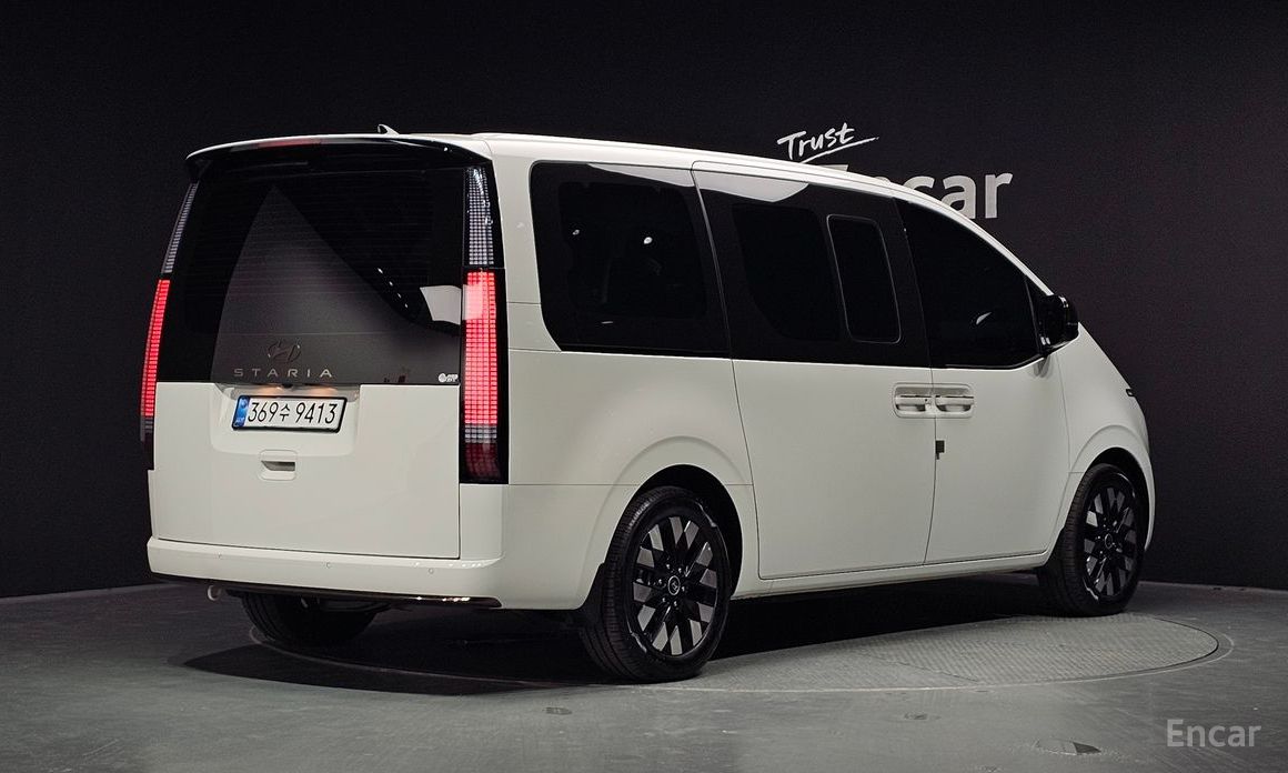  Hyundai Staria