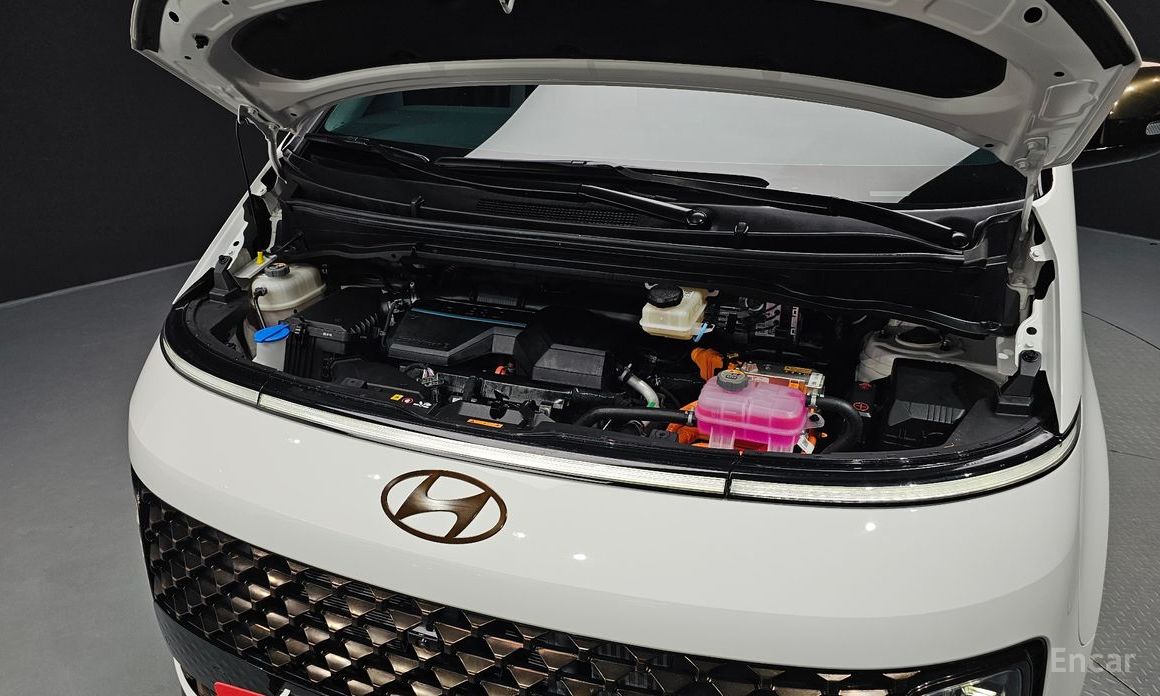  Hyundai Staria