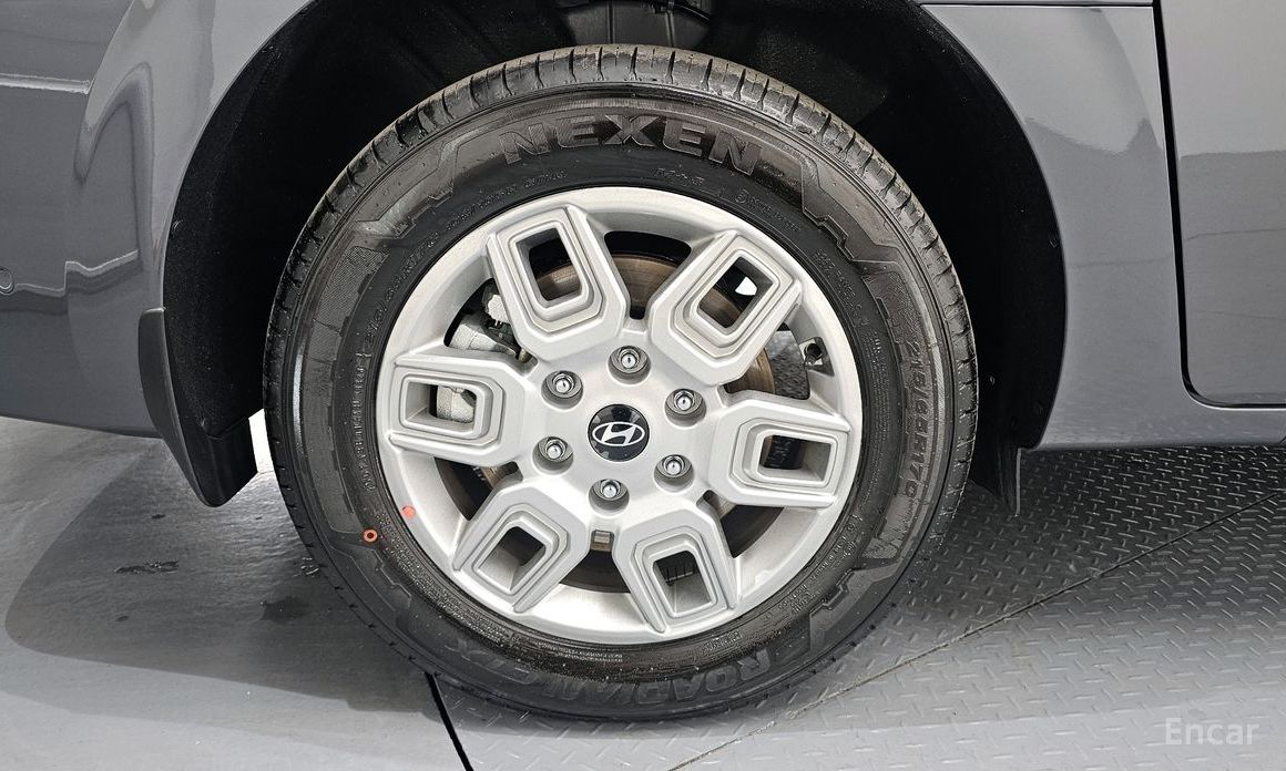  Hyundai Staria