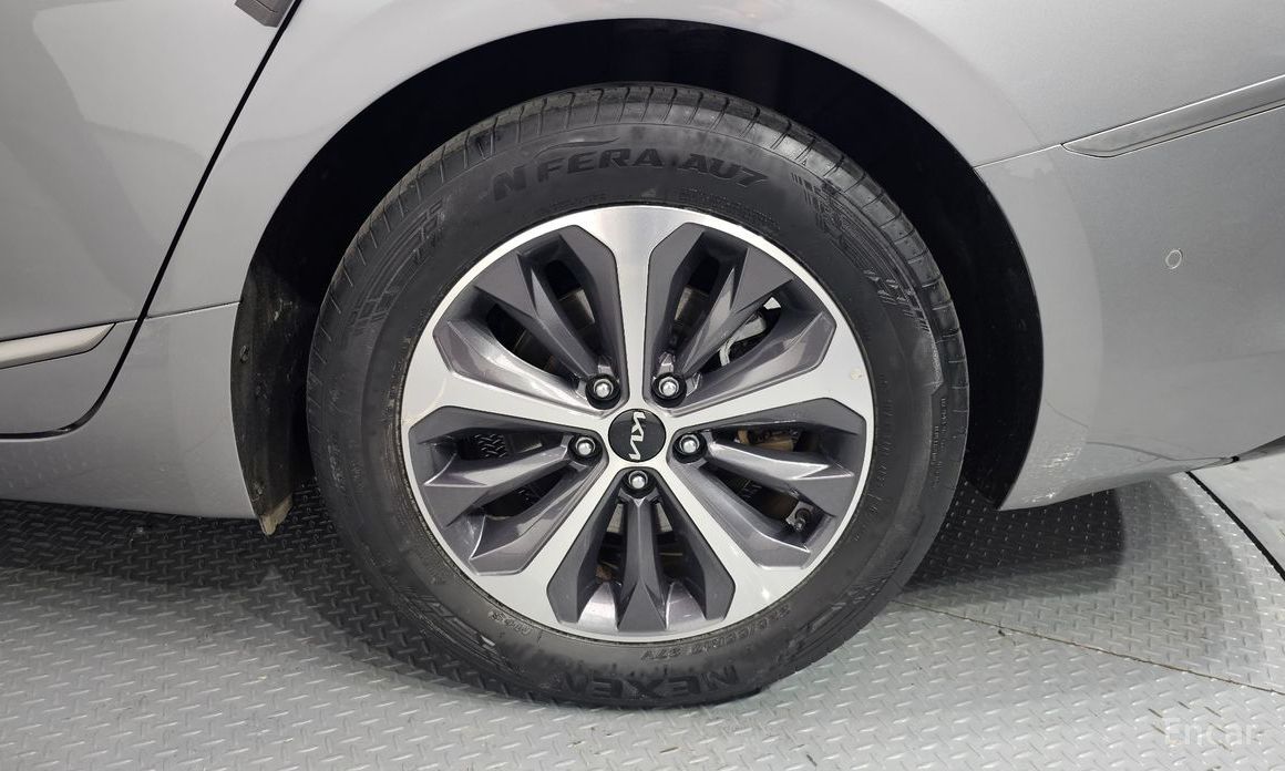  Kia K8