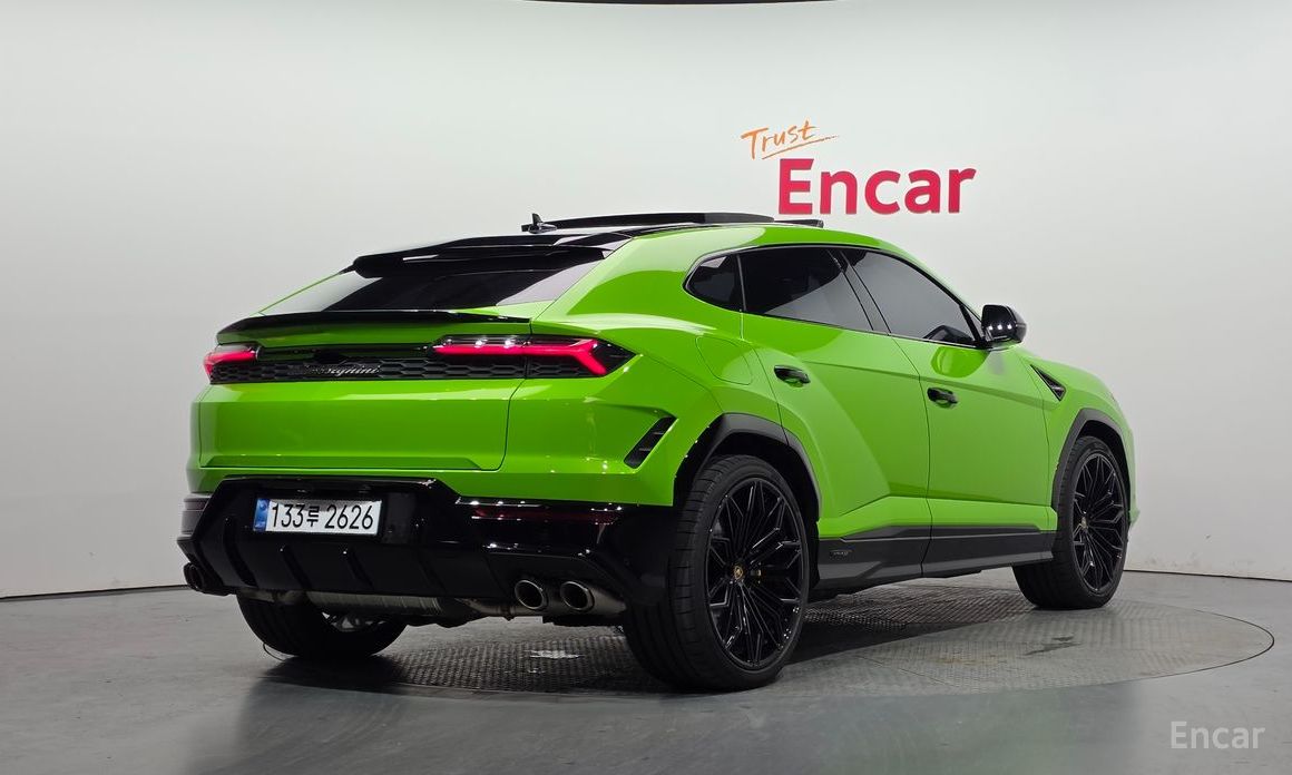  Lamborghini Urus