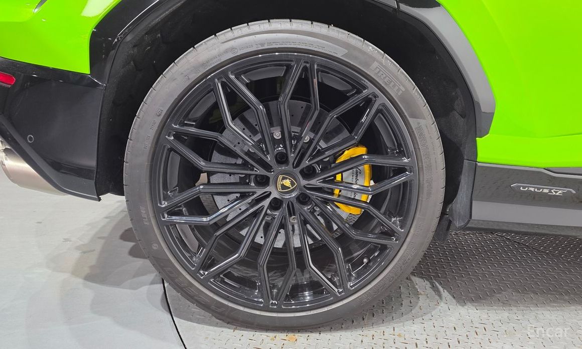  Lamborghini Urus