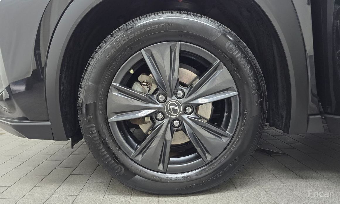  Lexus UX