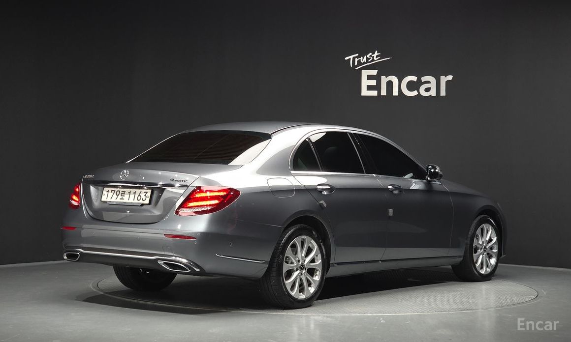  Mercedes-Benz E-Class