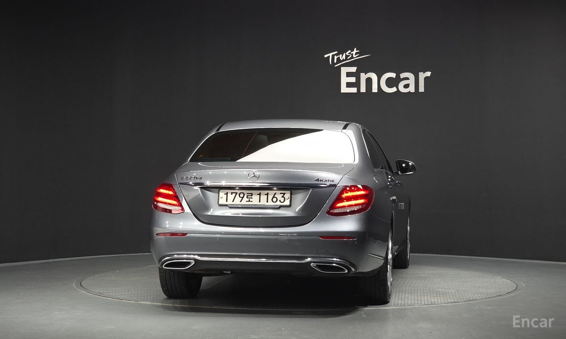  Mercedes-Benz E-Class