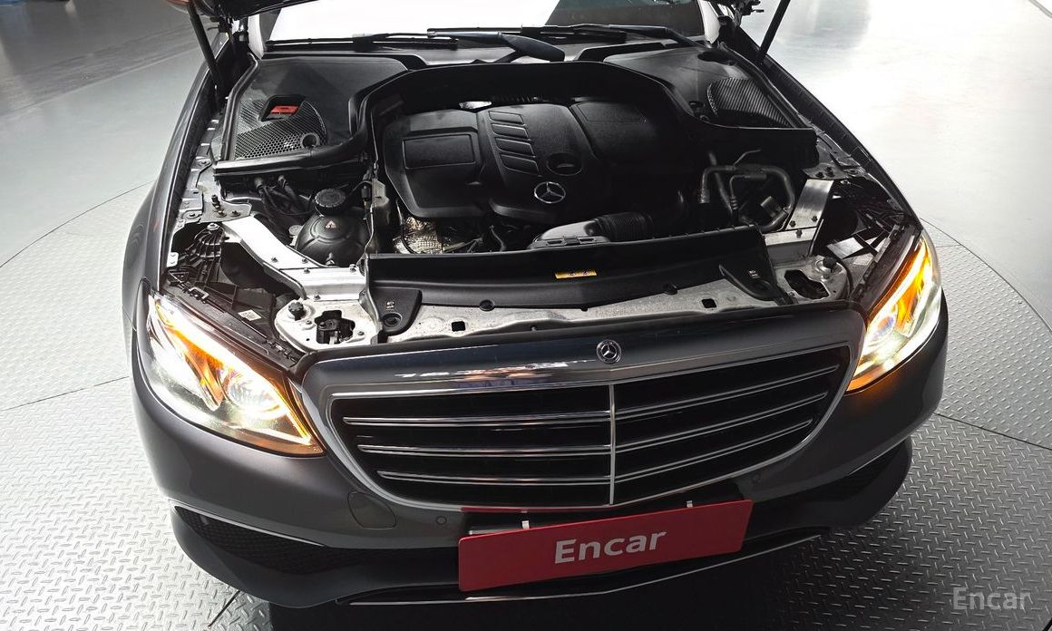  Mercedes-Benz E-Class