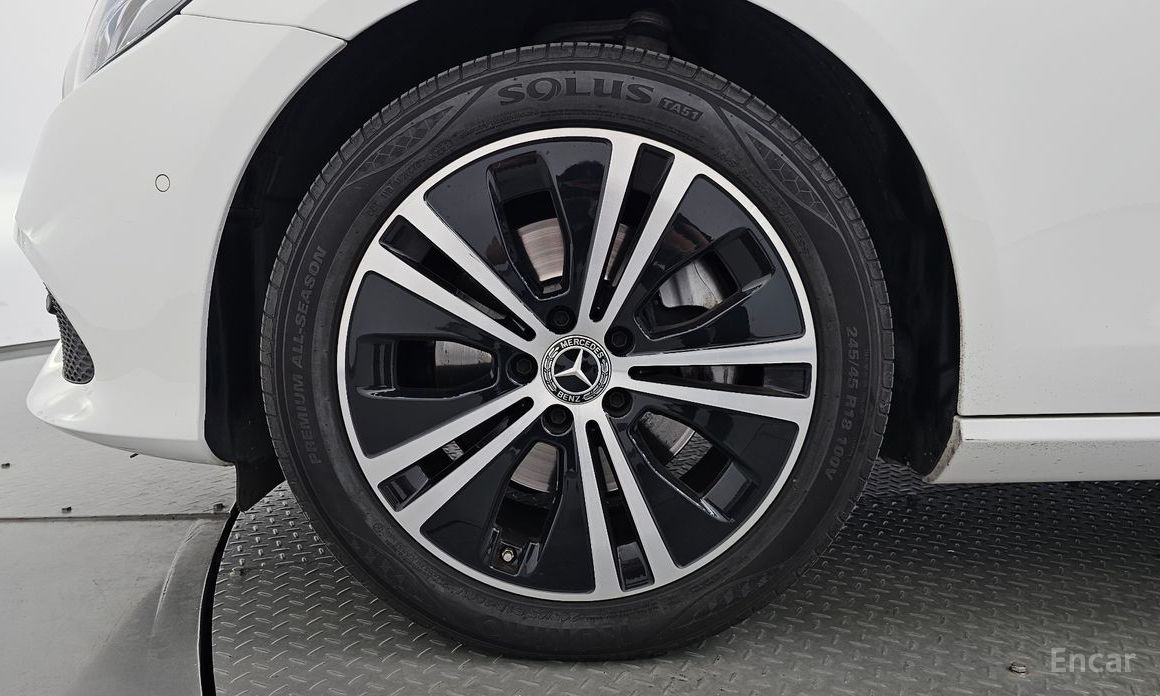  Mercedes-Benz E-Class