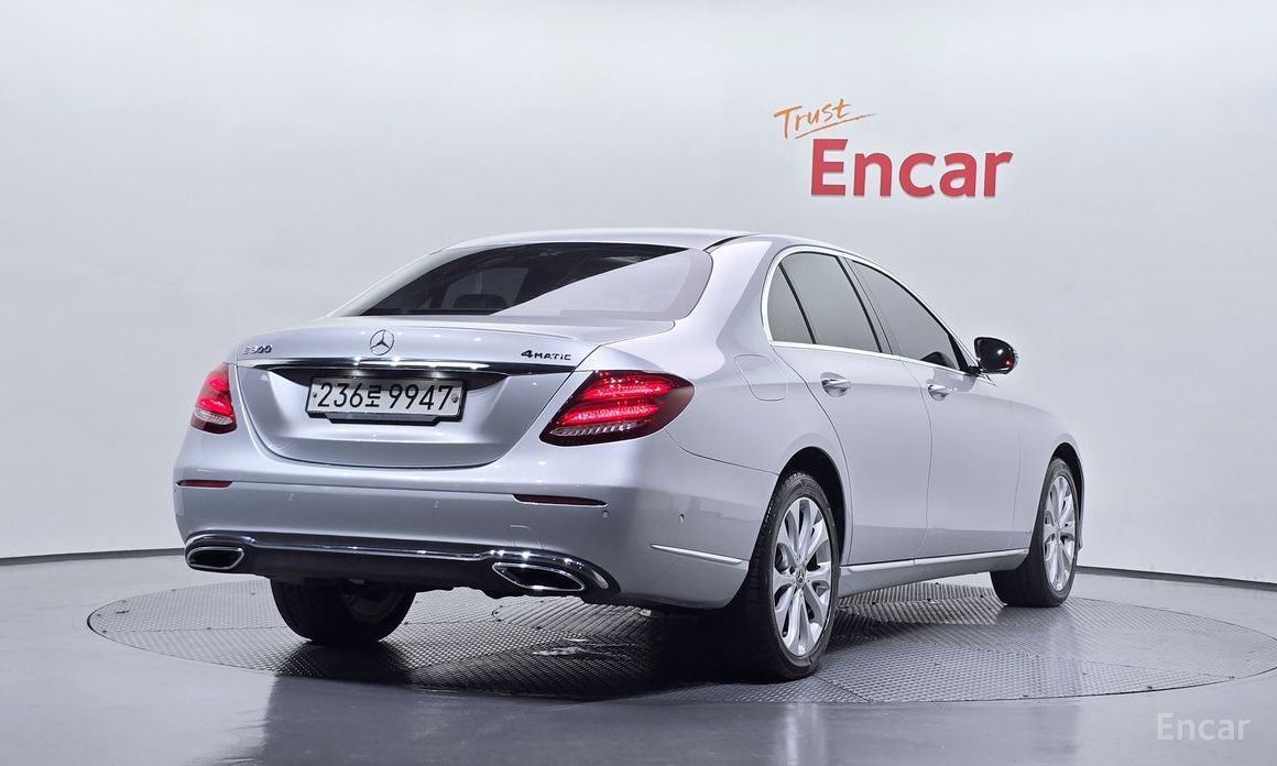  Mercedes-Benz E-Class