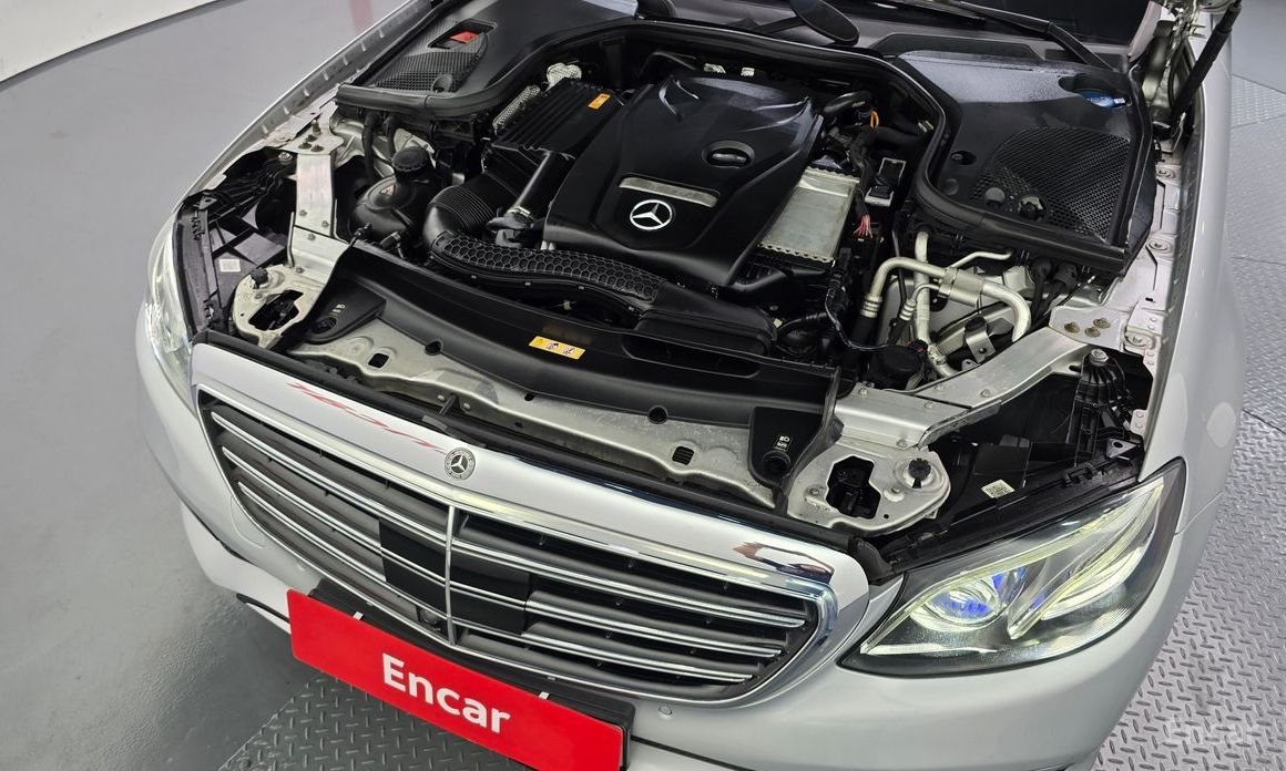  Mercedes-Benz E-Class