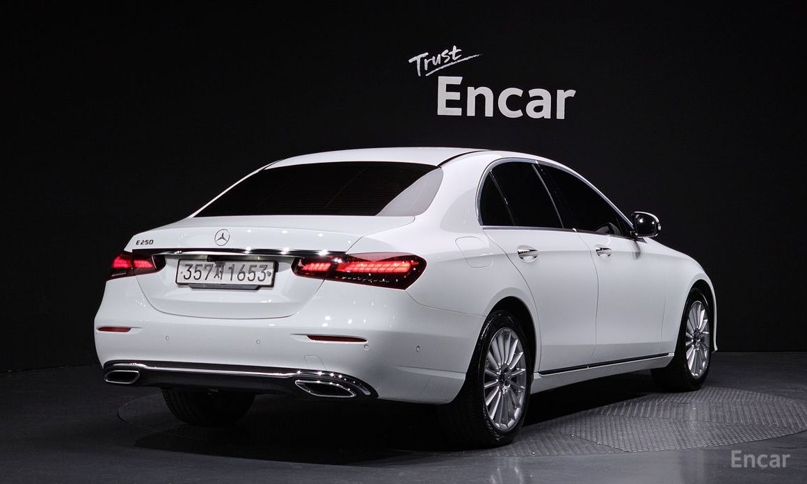  Mercedes-Benz E-Class