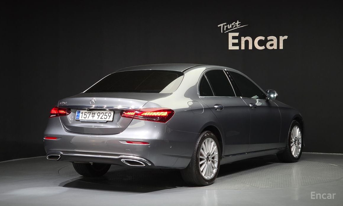  Mercedes-Benz E-Class