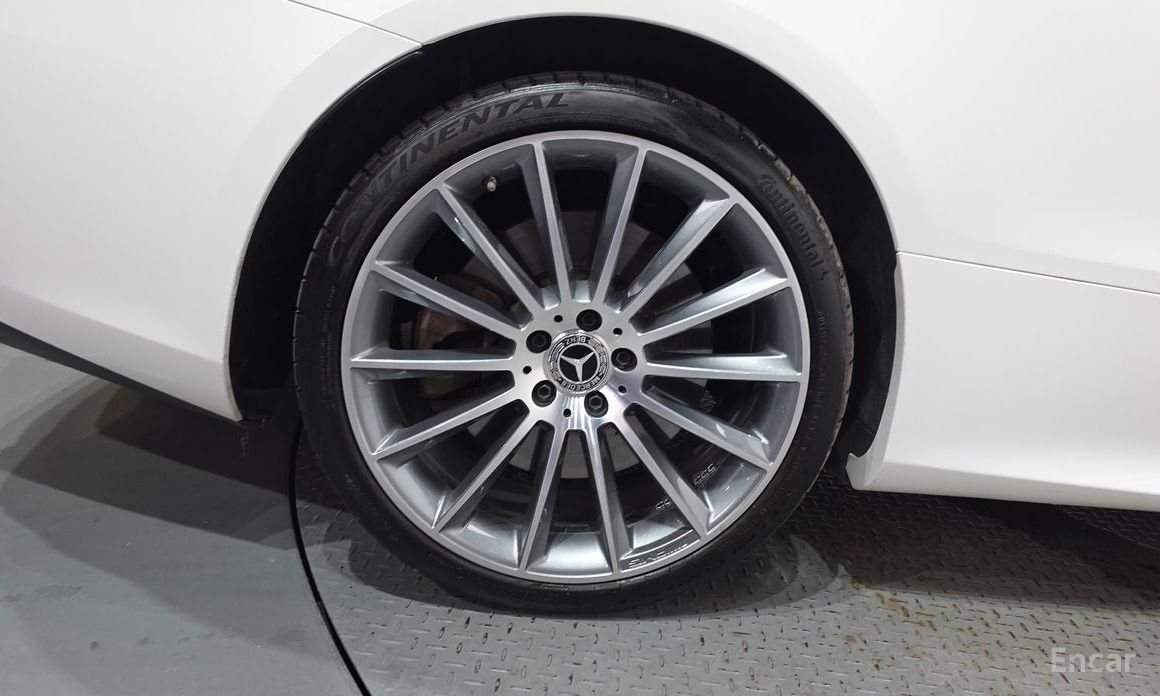  Mercedes-Benz E-Class
