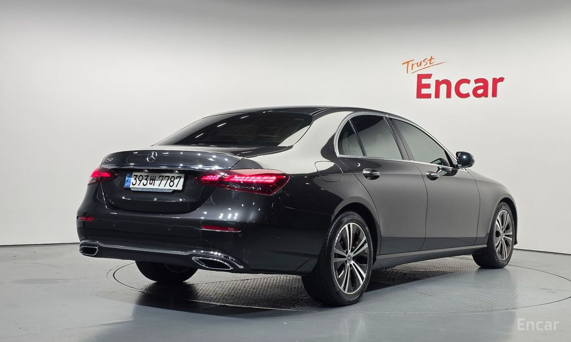  Mercedes-Benz E-Class