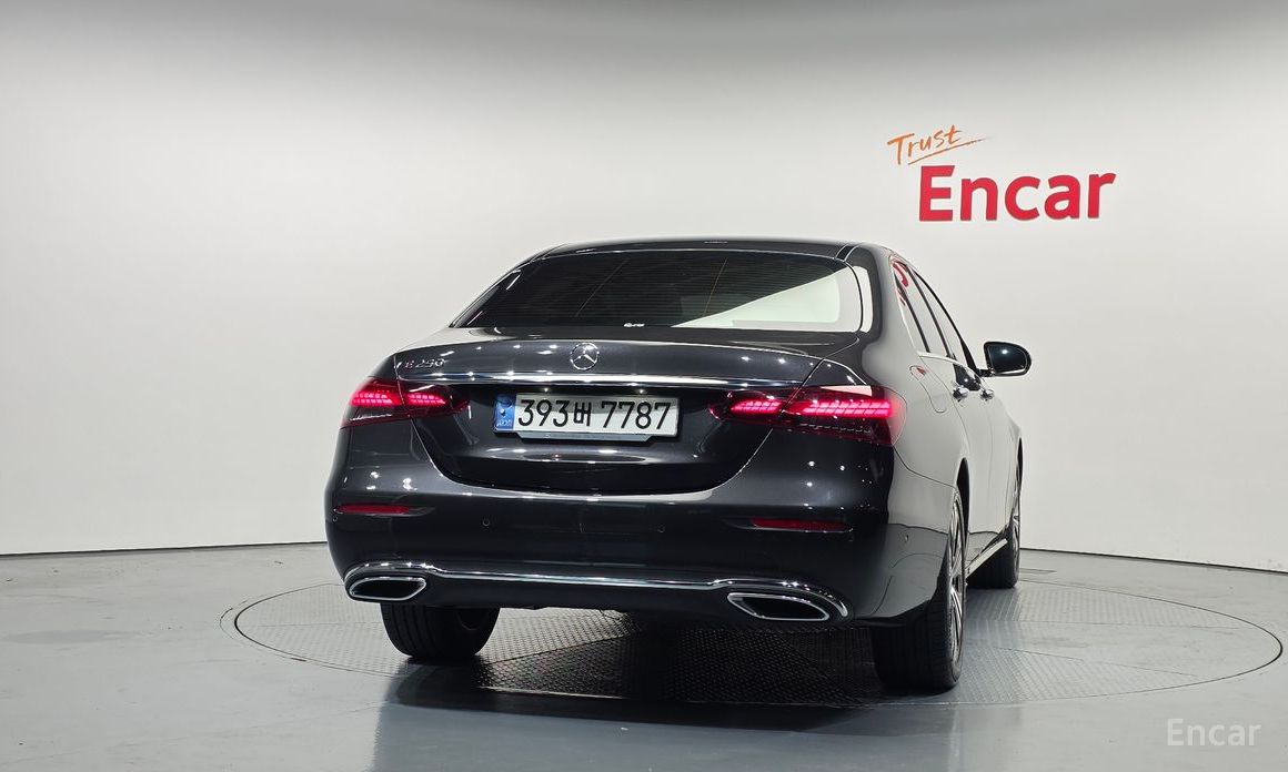  Mercedes-Benz E-Class