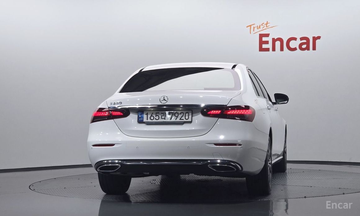  Mercedes-Benz E-Class
