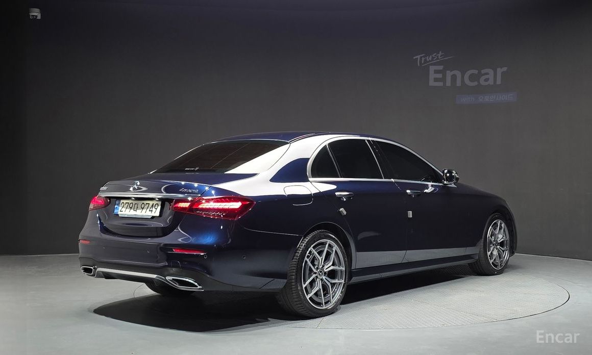  Mercedes-Benz E-Class