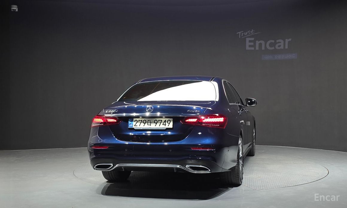  Mercedes-Benz E-Class