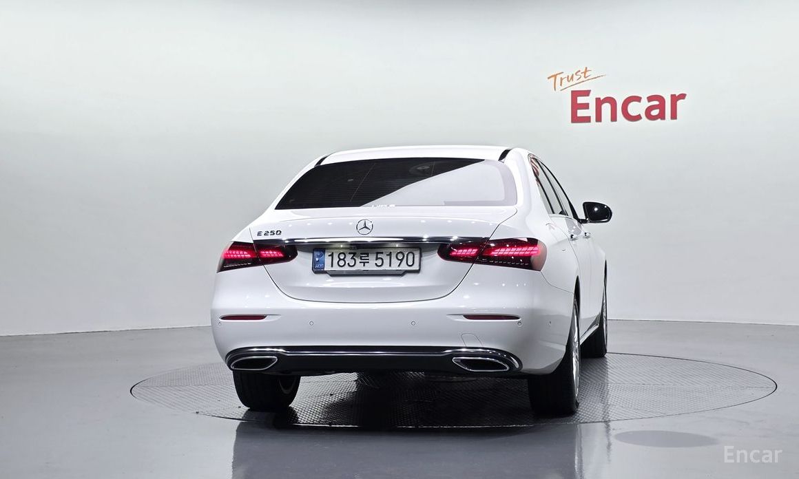  Mercedes-Benz E-Class