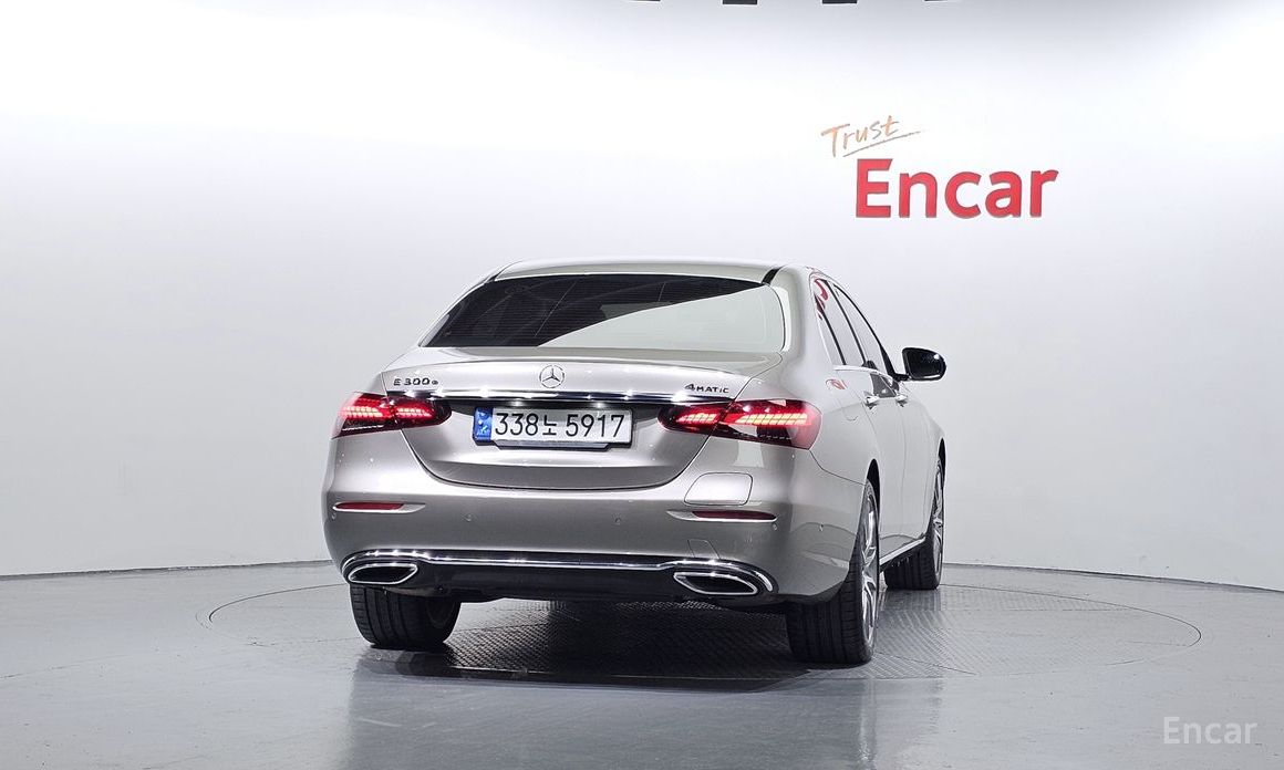  Mercedes-Benz E-Class