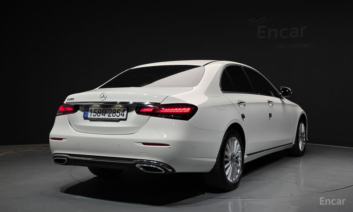  Mercedes-Benz E-Class