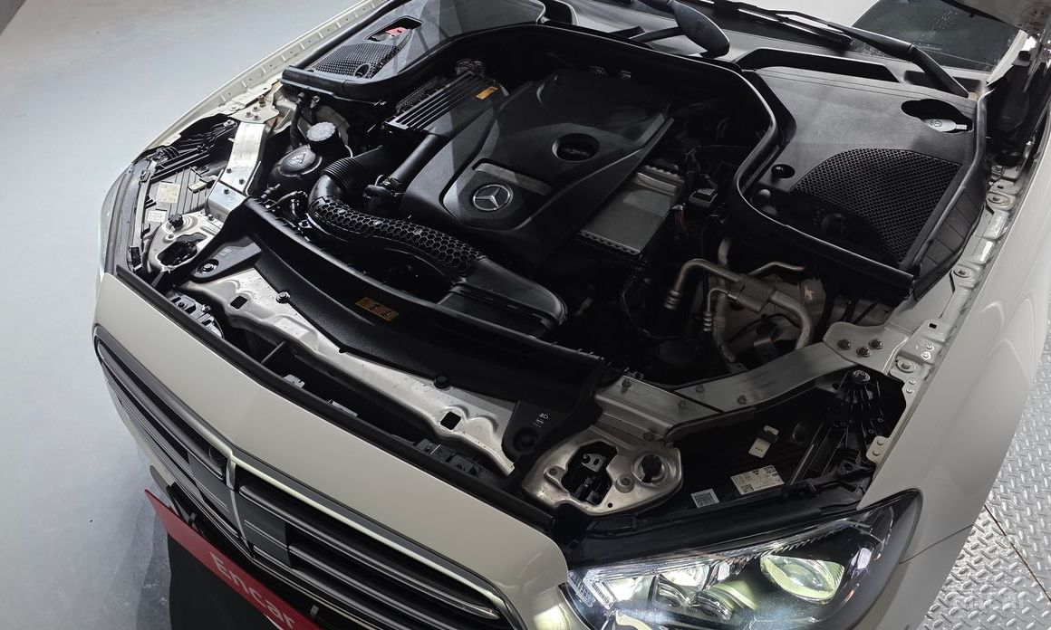  Mercedes-Benz E-Class