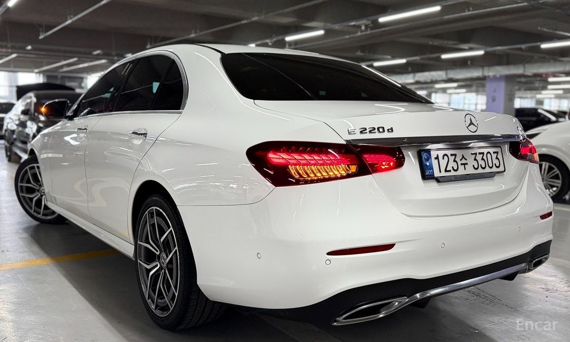  Mercedes-Benz E-Class