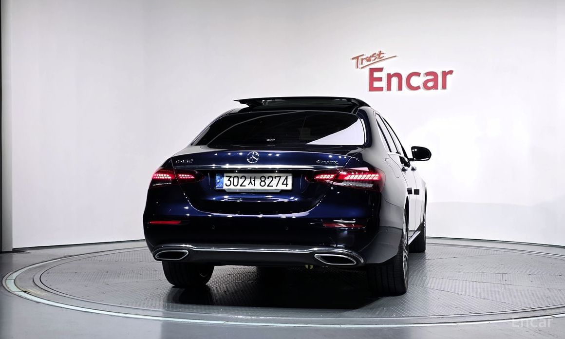  Mercedes-Benz E-Class