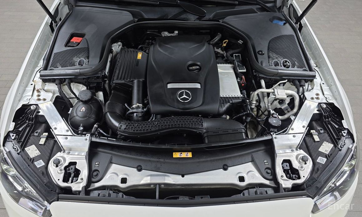  Mercedes-Benz E-Class