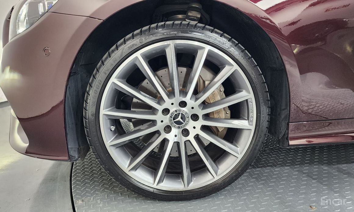  Mercedes-Benz E-Class