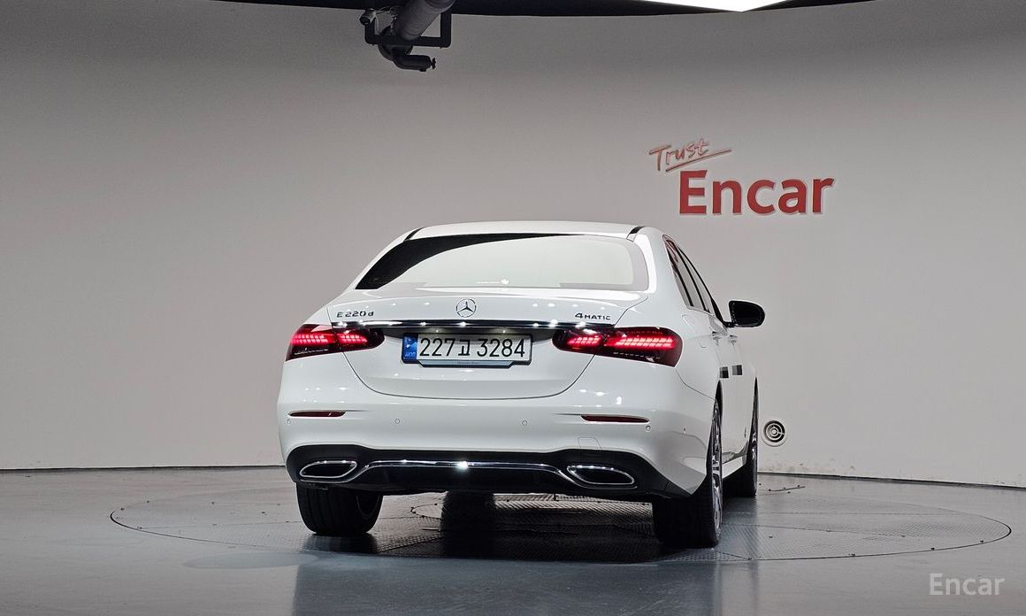  Mercedes-Benz E-Class