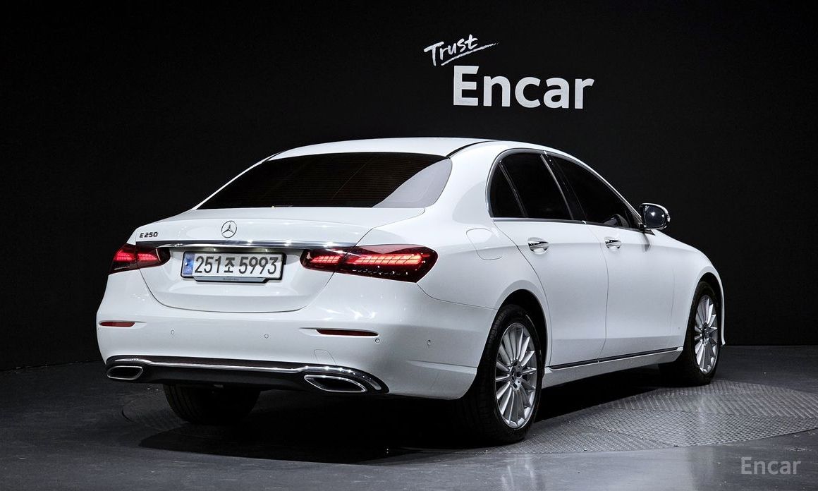  Mercedes-Benz E-Class