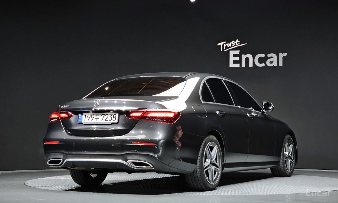  Mercedes-Benz E-Class