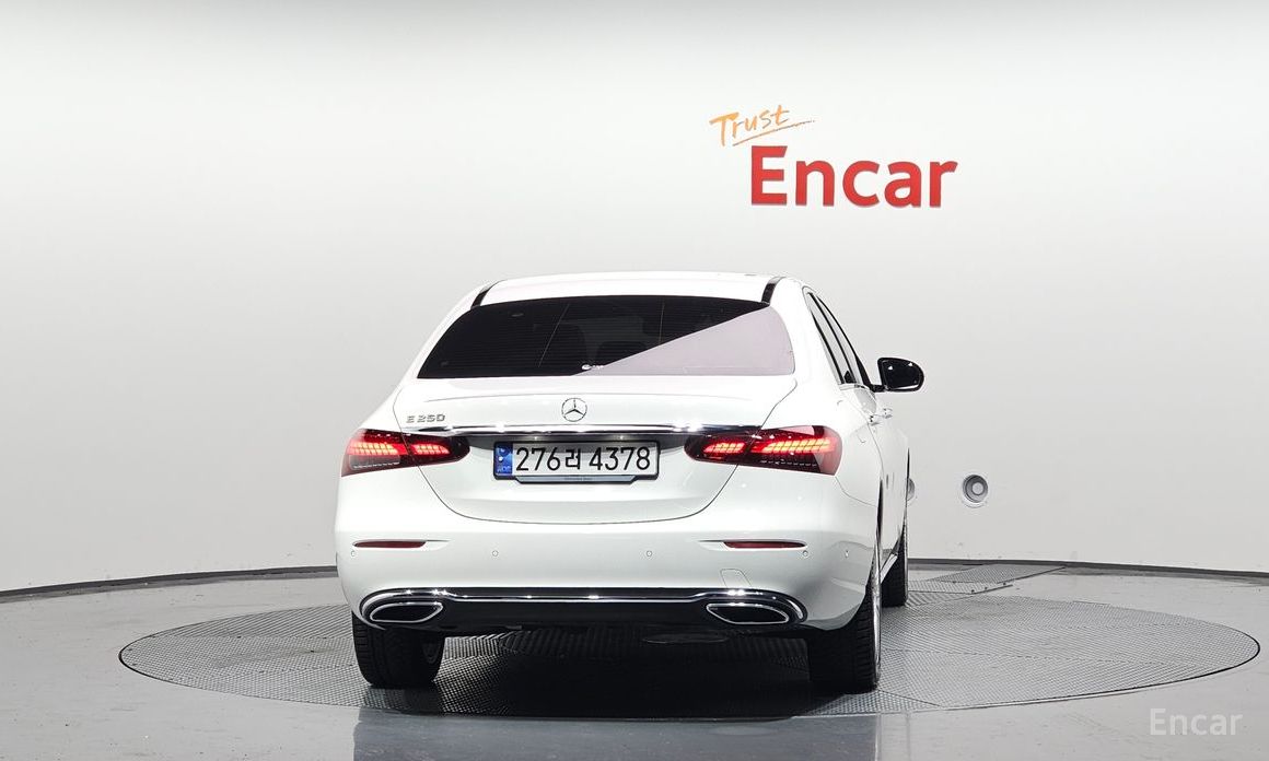  Mercedes-Benz E-Class