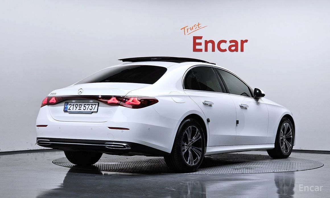  Mercedes-Benz E-Class