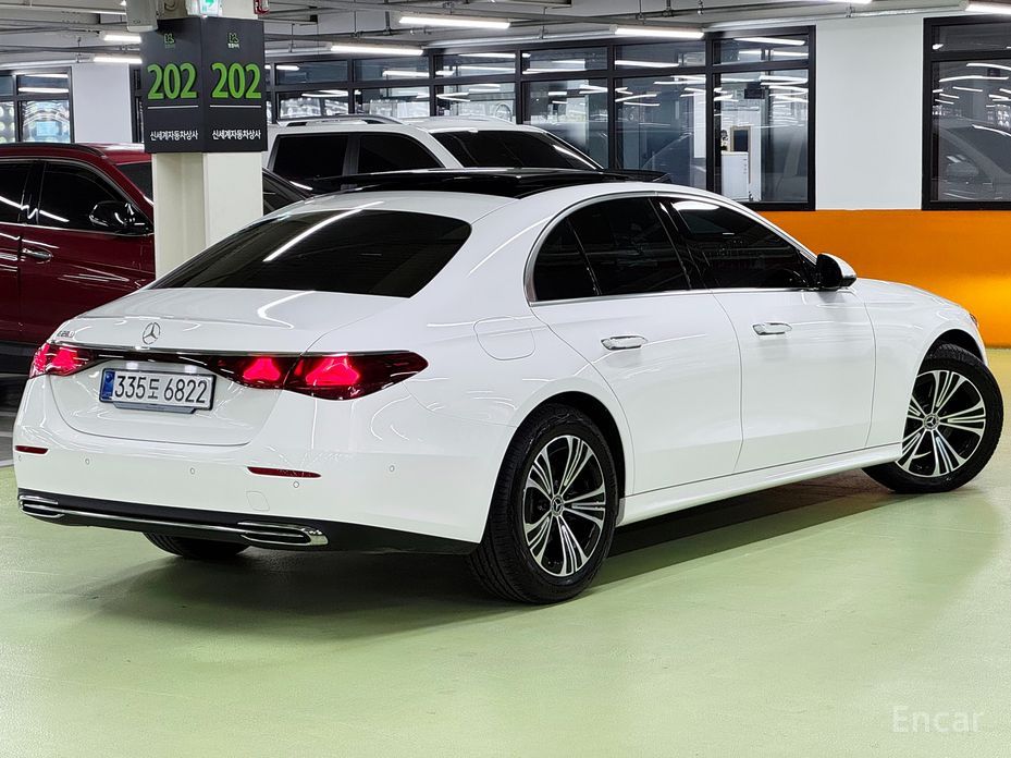  Mercedes-Benz E-Class