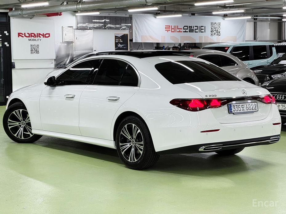  Mercedes-Benz E-Class