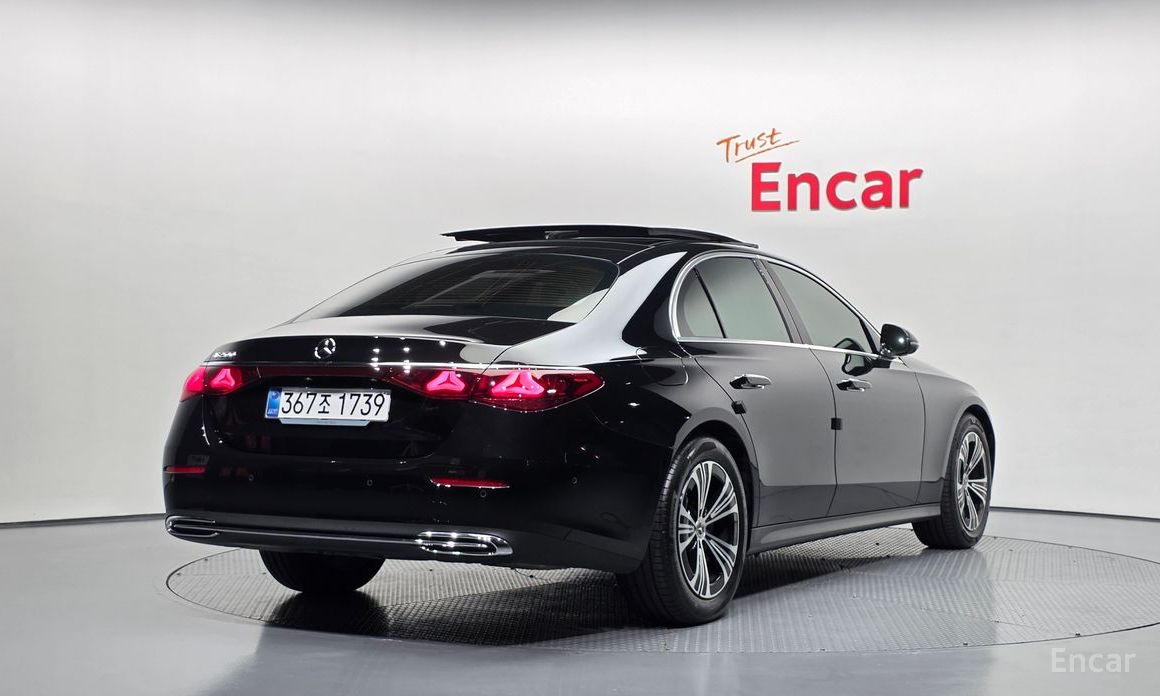  Mercedes-Benz E-Class