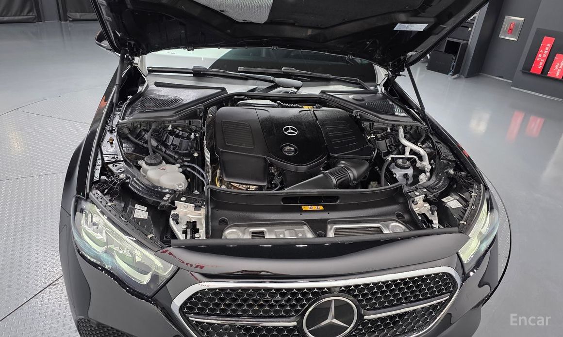  Mercedes-Benz E-Class