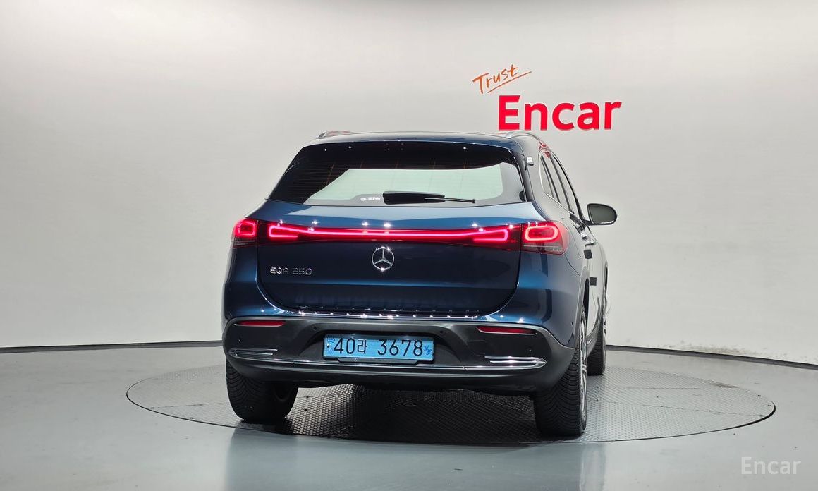  Mercedes-Benz EQA