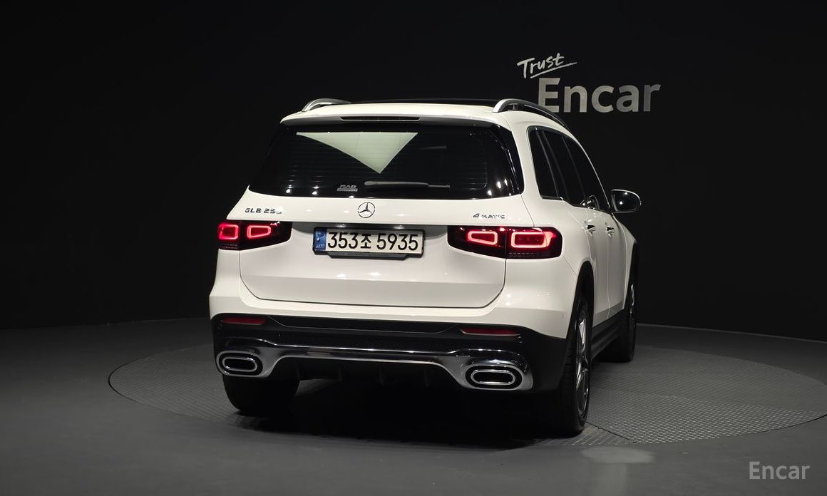  Mercedes-Benz GLB-Class