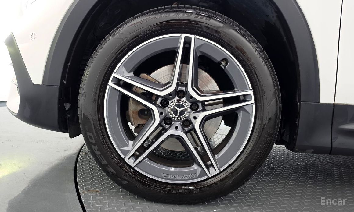  Mercedes-Benz GLB-Class