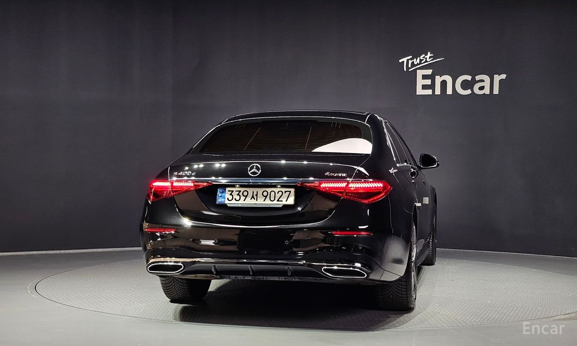  Mercedes-Benz S-Class