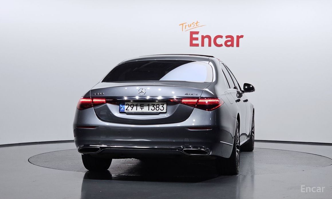  Mercedes-Benz S-Class