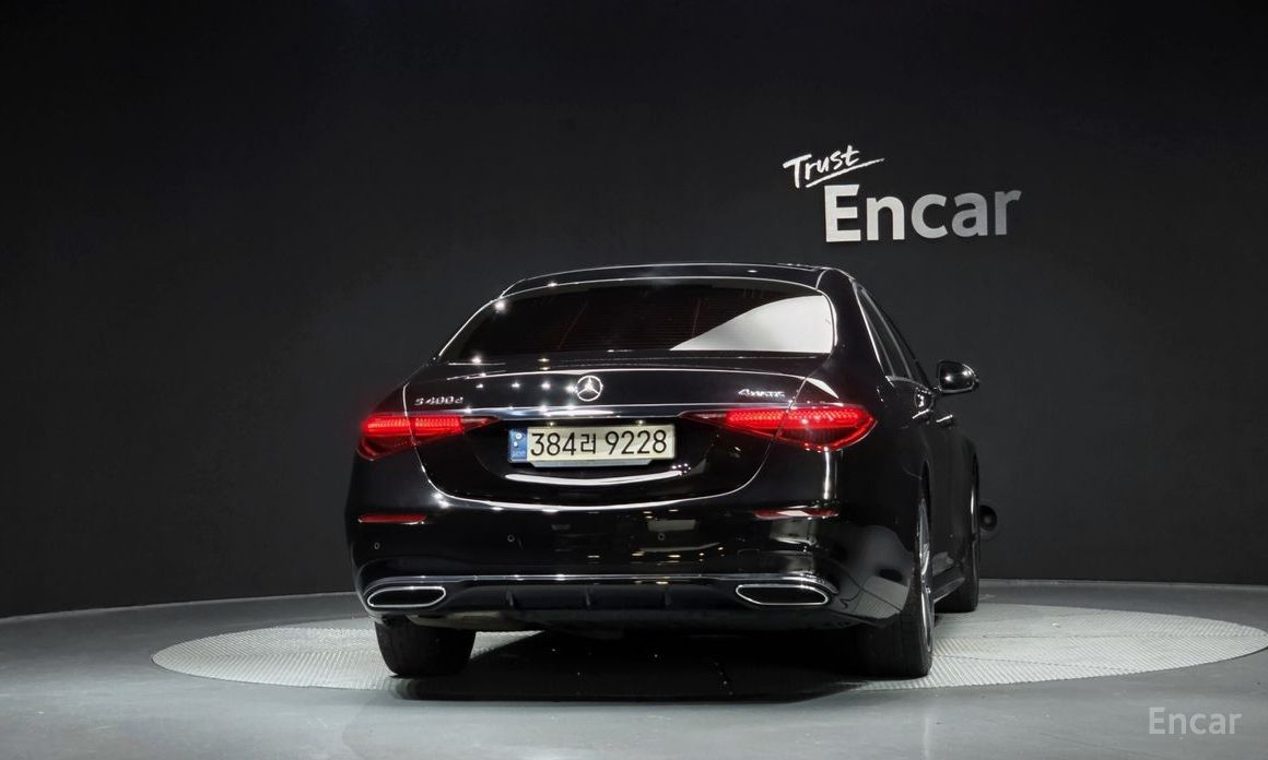 Mercedes-Benz S-Class